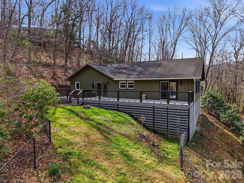 373 Fox Trace Drive, Sylva, NC 28779.  MLS# CAR4359782, YatesRealty ID 8633. 