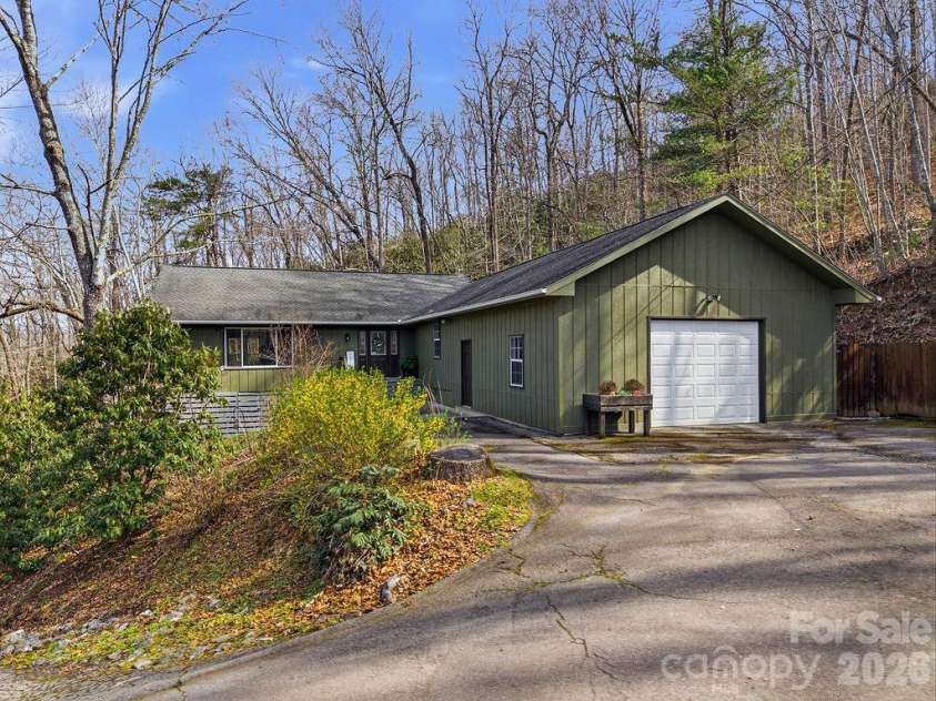 373 Fox Trace Drive, Sylva, NC 28779.  MLS# CAR4359782, YatesRealty ID 8633. 