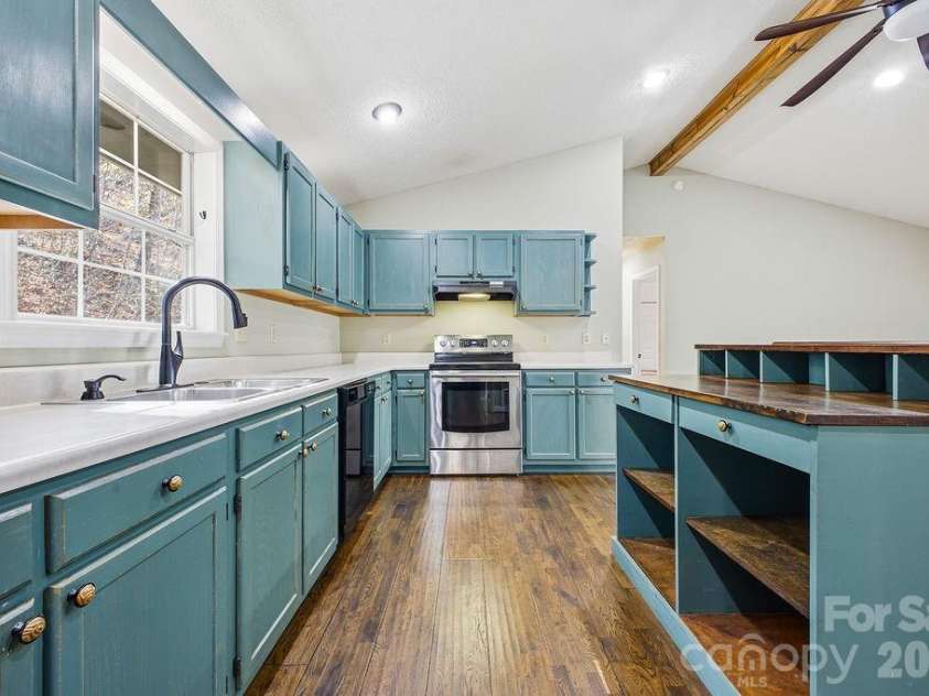 373 Fox Trace Drive, Sylva, NC 28779.  MLS# CAR4359782, YatesRealty ID 8633. 