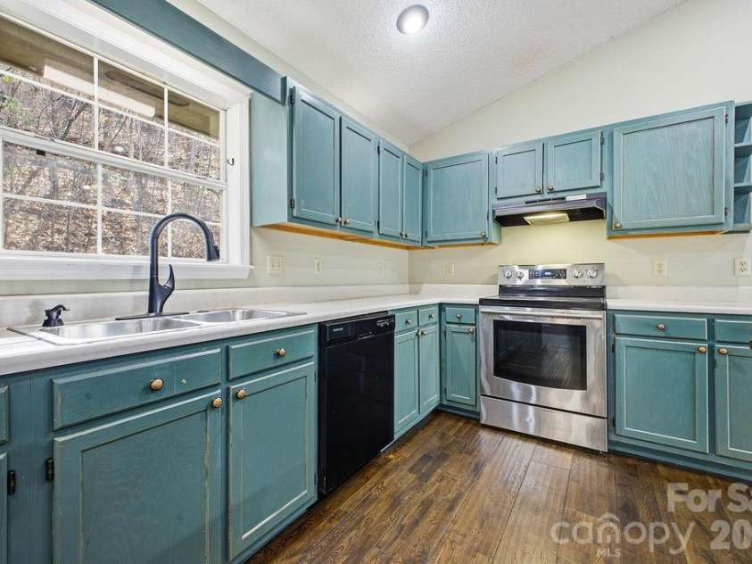 373 Fox Trace Drive, Sylva, NC 28779.  MLS# CAR4359782, YatesRealty ID 8633. 