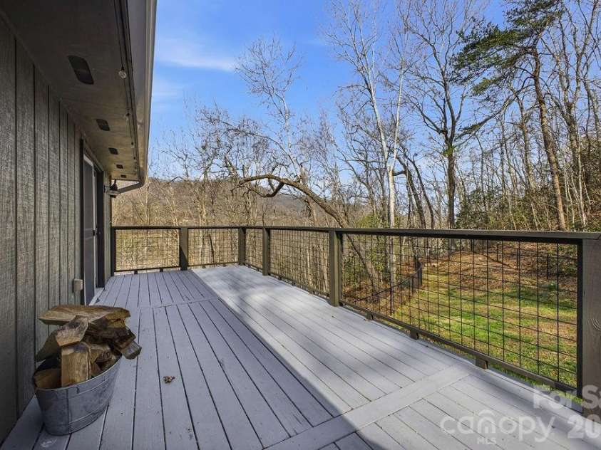373 Fox Trace Drive, Sylva, NC 28779.  MLS# CAR4359782, YatesRealty ID 8633. 
