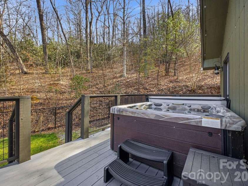 373 Fox Trace Drive, Sylva, NC 28779.  MLS# CAR4359782, YatesRealty ID 8633. 