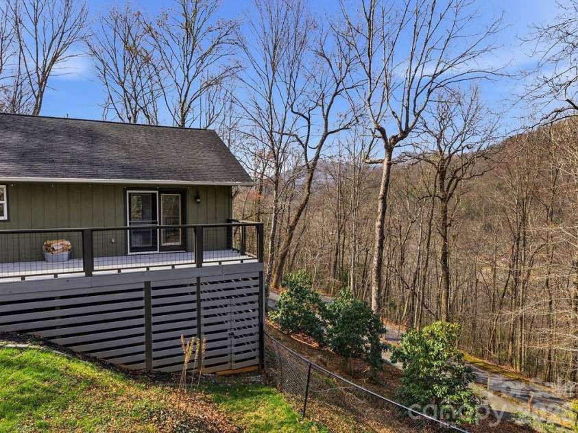 373 Fox Trace Drive, Sylva, NC 28779.  MLS# CAR4359782, YatesRealty ID 8633. 
