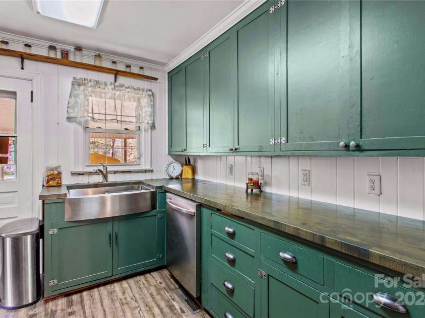 230 Feimster Street, Statesville, NC 28677.  MLS# CAR4203060, YatesRealty ID 8636. 