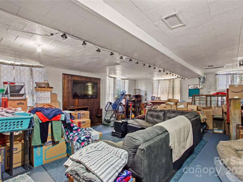 230 Feimster Street, Statesville, NC 28677.  MLS# CAR4203060, YatesRealty ID 8636. 