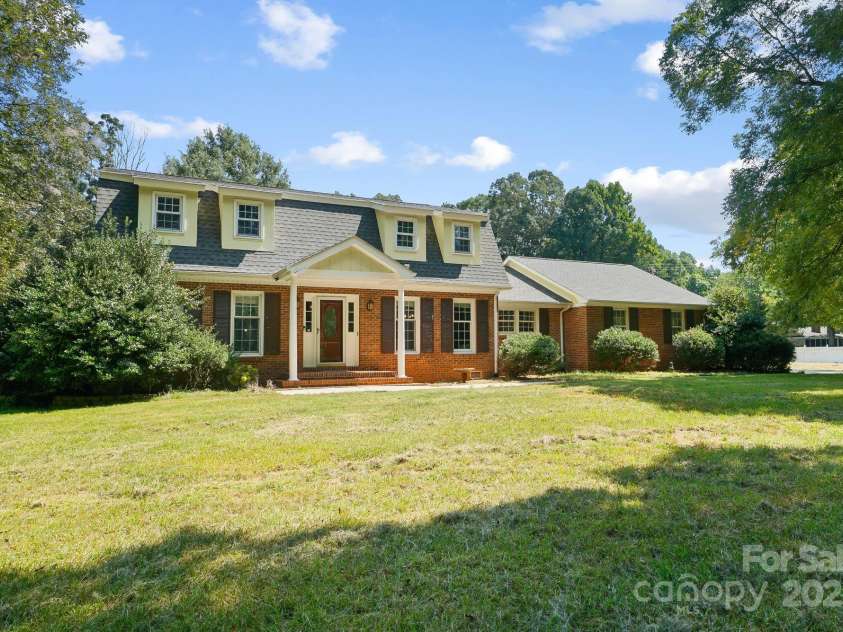 9551 Hitchgate Drive, Mint Hill, NC 28227.  MLS# CAR4297789, YatesRealty ID 8636. 