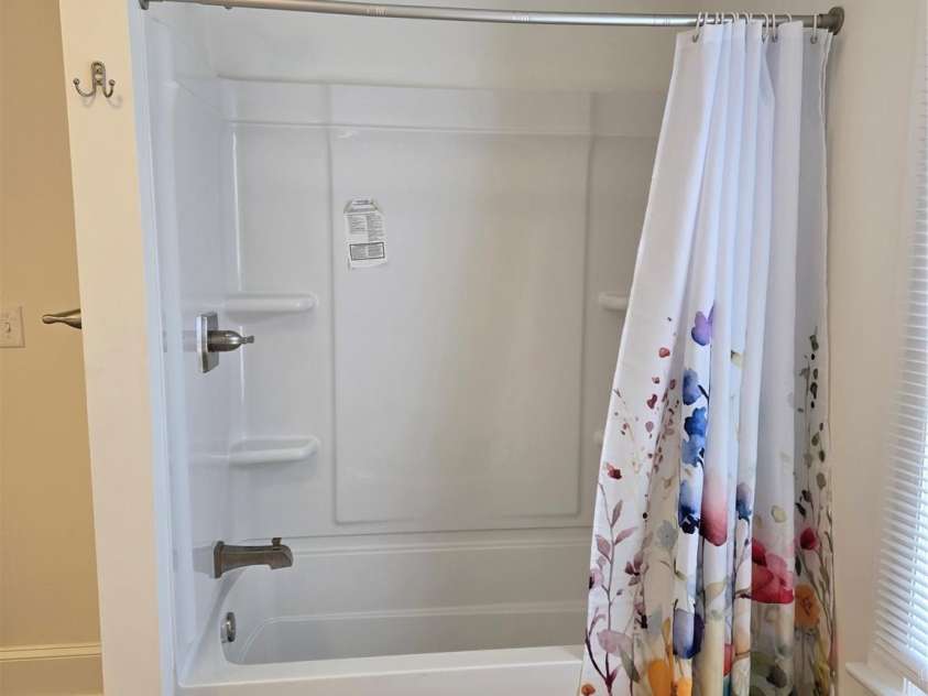 2222 19th Avenue, Hickory, NC 28601.  MLS# CAR4177695, YatesRealty ID 8637. Bathroom - New Tub/Shower