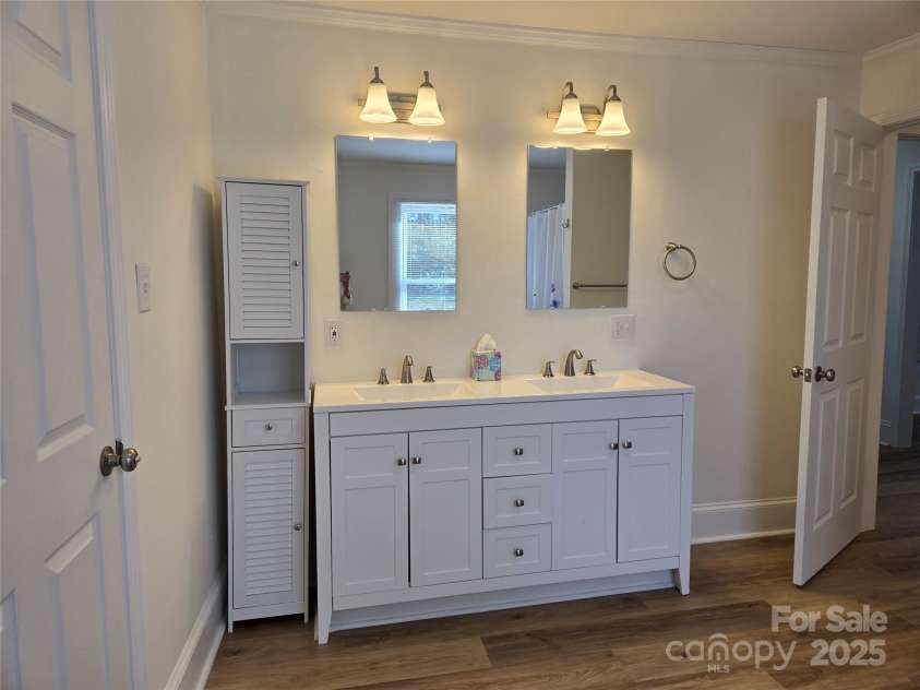 2222 19th Avenue, Hickory, NC 28601.  MLS# CAR4177695, YatesRealty ID 8637. Bathroom - New vanity