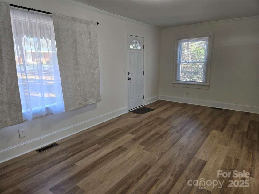 2222 19th Avenue, Hickory, NC 28601.  MLS# CAR4177695, YatesRealty ID 8637. Family Room