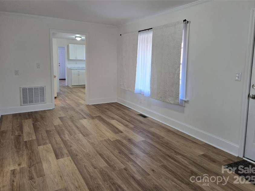 2222 19th Avenue, Hickory, NC 28601.  MLS# CAR4177695, YatesRealty ID 8637. Family Room