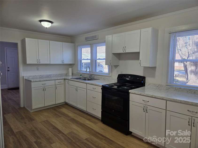 2222 19th Avenue, Hickory, NC 28601.  MLS# CAR4177695, YatesRealty ID 8637. Kitchen