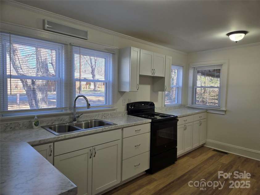 2222 19th Avenue, Hickory, NC 28601.  MLS# CAR4177695, YatesRealty ID 8637. Kitchen