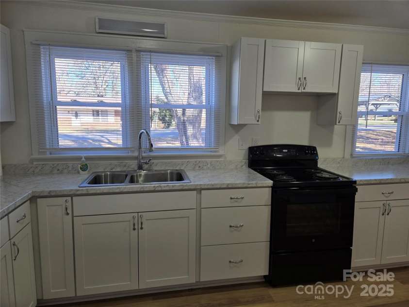 2222 19th Avenue, Hickory, NC 28601.  MLS# CAR4177695, YatesRealty ID 8637. Kitchen