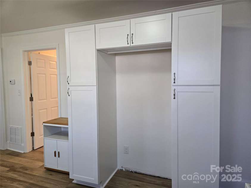 2222 19th Avenue, Hickory, NC 28601.  MLS# CAR4177695, YatesRealty ID 8637. Kitchen