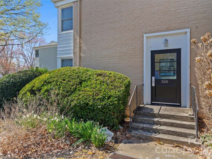520 Wakefield Drive, Charlotte, NC 28209.  MLS# CAR4355165, YatesRealty ID 8638. 