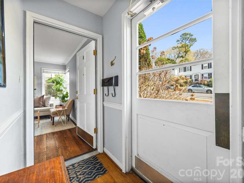 520 Wakefield Drive, Charlotte, NC 28209.  MLS# CAR4355165, YatesRealty ID 8638. 