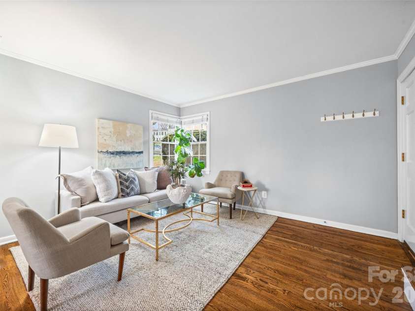 520 Wakefield Drive, Charlotte, NC 28209.  MLS# CAR4355165, YatesRealty ID 8638. 