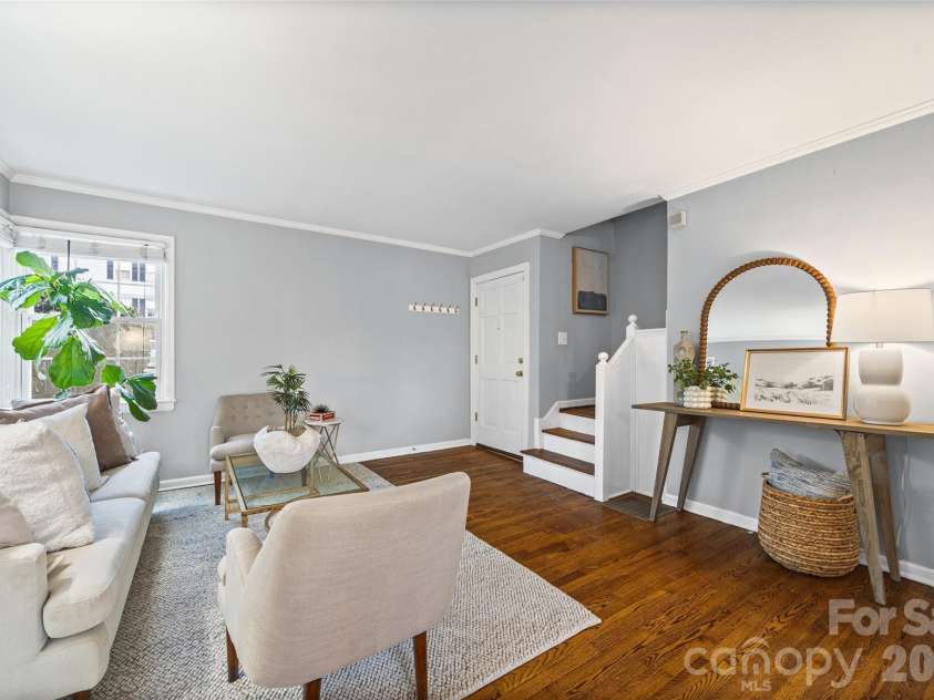 520 Wakefield Drive, Charlotte, NC 28209.  MLS# CAR4355165, YatesRealty ID 8638. 