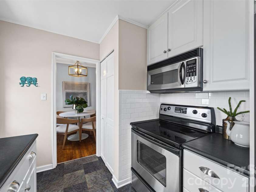 520 Wakefield Drive, Charlotte, NC 28209.  MLS# CAR4355165, YatesRealty ID 8638. 