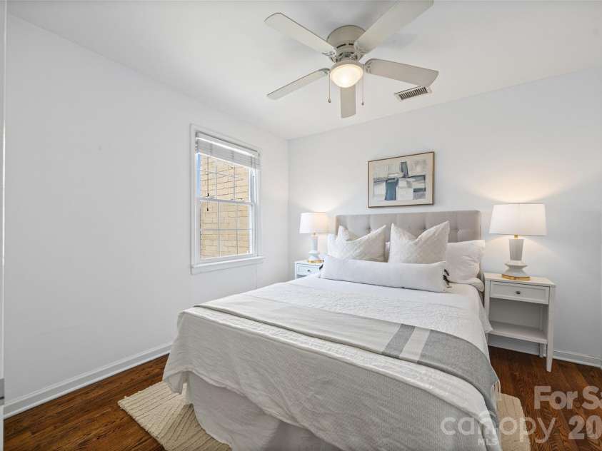 520 Wakefield Drive, Charlotte, NC 28209.  MLS# CAR4355165, YatesRealty ID 8638. 