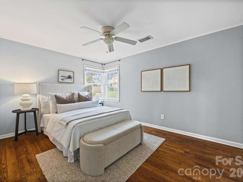 520 Wakefield Drive, Charlotte, NC 28209.  MLS# CAR4355165, YatesRealty ID 8638. 