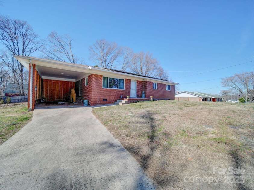 720 Pleasant Avenue, Kannapolis, NC 28081.  MLS# CAR4220074, YatesRealty ID 8638. 