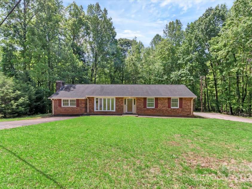 182 Freedom Mill Road, Gastonia, NC 28052.  MLS# CAR4248955, YatesRealty ID 8639. 