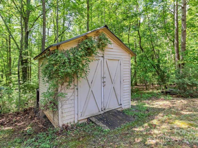 182 Freedom Mill Road, Gastonia, NC 28052.  MLS# CAR4248955, YatesRealty ID 8639. 