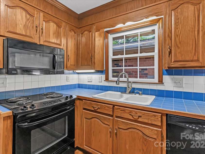 182 Freedom Mill Road, Gastonia, NC 28052.  MLS# CAR4248955, YatesRealty ID 8639. 