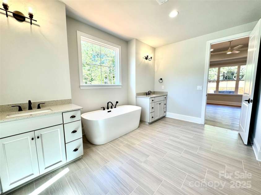 133 Crestview Lane, Troutman, NC 28166.  MLS# CAR4281706, YatesRealty ID 864. 