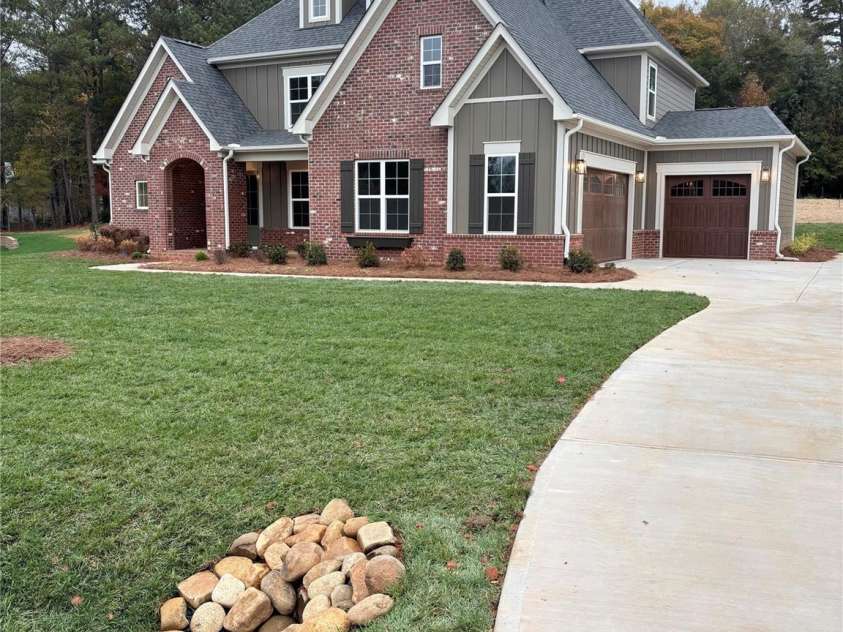 133 Crestview Lane, Troutman, NC 28166.  MLS# CAR4281706, YatesRealty ID 864. 