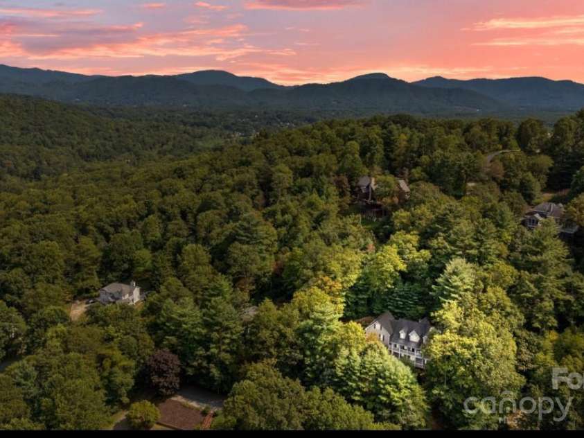 42 Surrey Run, Asheville, NC 28803.  MLS# CAR4285400, YatesRealty ID 864. 