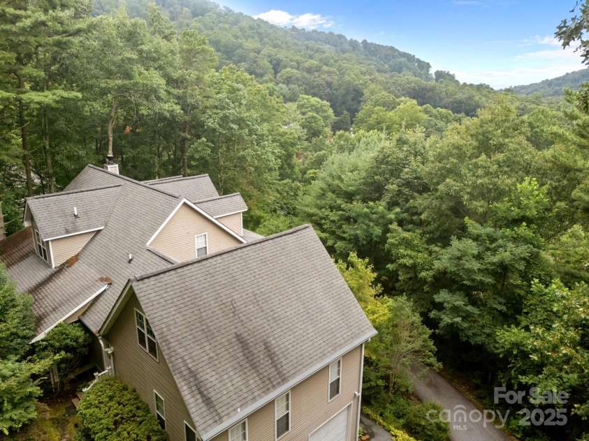 42 Surrey Run, Asheville, NC 28803.  MLS# CAR4285400, YatesRealty ID 864. 