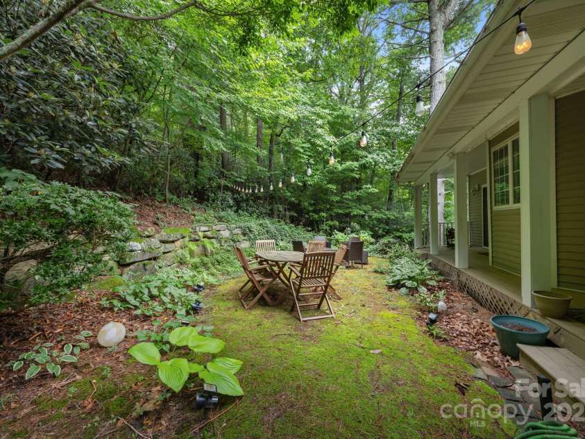 42 Surrey Run, Asheville, NC 28803.  MLS# CAR4285400, YatesRealty ID 864. 
