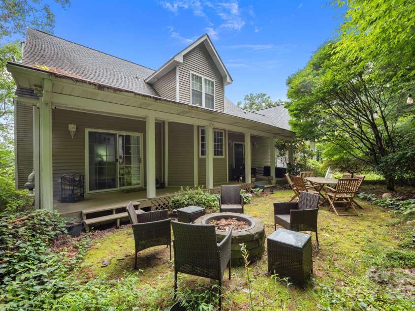 42 Surrey Run, Asheville, NC 28803.  MLS# CAR4285400, YatesRealty ID 864. 