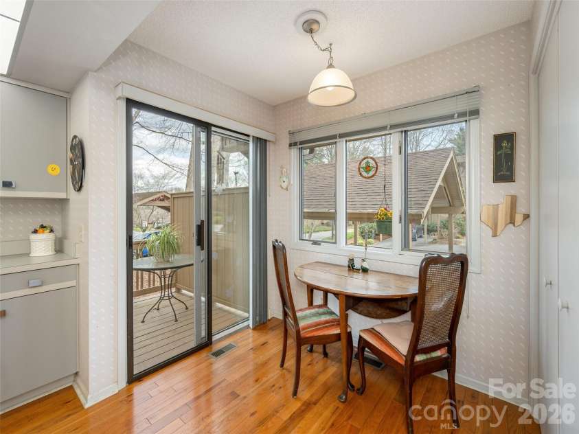 601 Red Oak Drive, Hendersonville, NC 28791.  MLS# CAR4364852, YatesRealty ID 8640. 