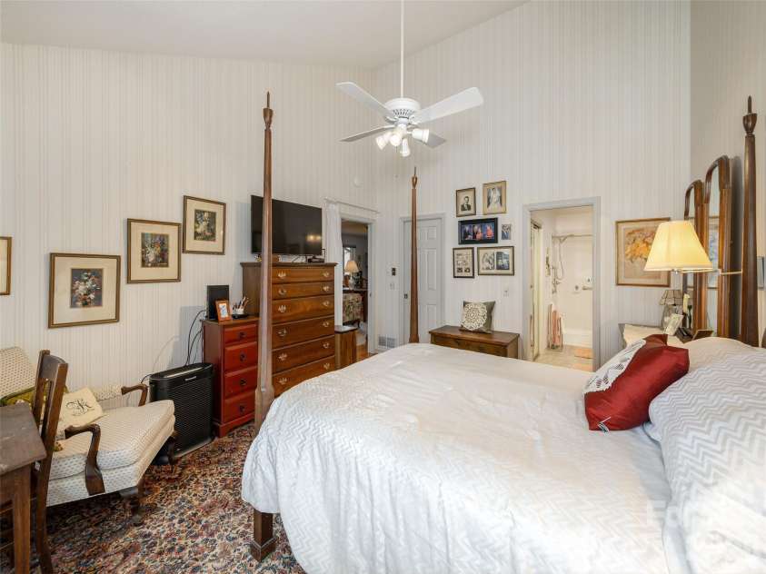 601 Red Oak Drive, Hendersonville, NC 28791.  MLS# CAR4364852, YatesRealty ID 8640. 