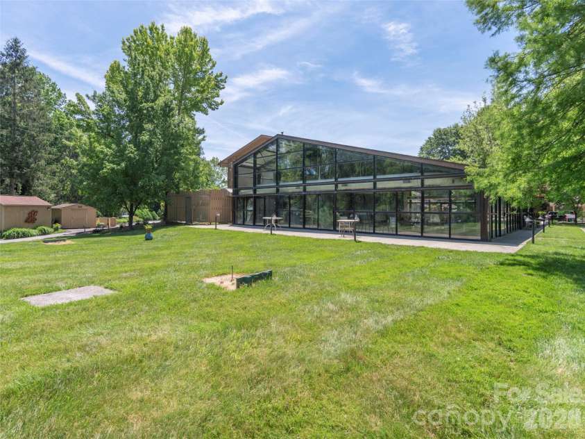 601 Red Oak Drive, Hendersonville, NC 28791.  MLS# CAR4364852, YatesRealty ID 8640. 