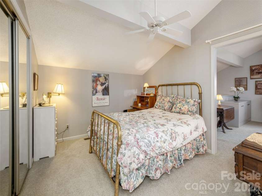 601 Red Oak Drive, Hendersonville, NC 28791.  MLS# CAR4364852, YatesRealty ID 8640. Flex Space