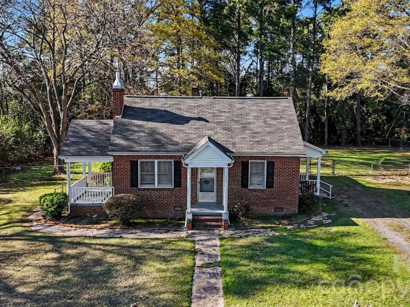 198 Glenwood Drive, Rock Hill, SC 29732.  MLS# CAR4358190, YatesRealty ID 8641. 