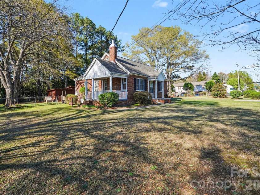 198 Glenwood Drive, Rock Hill, SC 29732.  MLS# CAR4358190, YatesRealty ID 8641. 