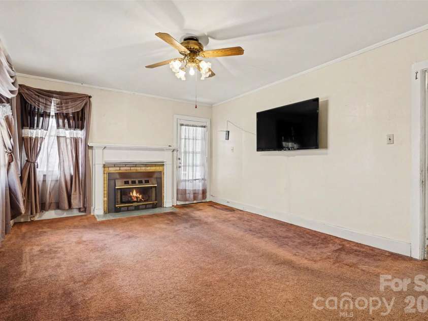 198 Glenwood Drive, Rock Hill, SC 29732.  MLS# CAR4358190, YatesRealty ID 8641. 