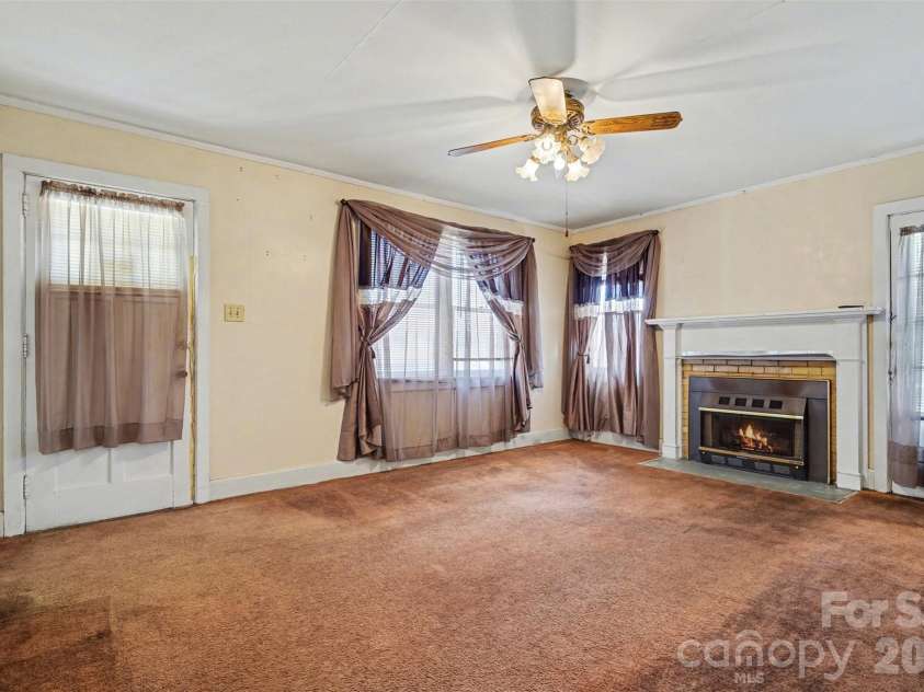 198 Glenwood Drive, Rock Hill, SC 29732.  MLS# CAR4358190, YatesRealty ID 8641. 