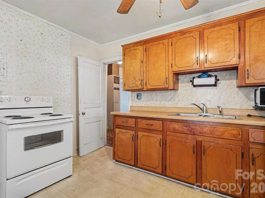 198 Glenwood Drive, Rock Hill, SC 29732.  MLS# CAR4358190, YatesRealty ID 8641. 