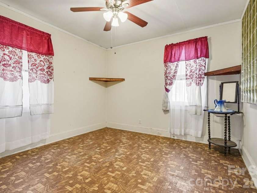 198 Glenwood Drive, Rock Hill, SC 29732.  MLS# CAR4358190, YatesRealty ID 8641. 