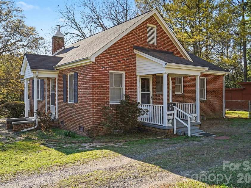 198 Glenwood Drive, Rock Hill, SC 29732.  MLS# CAR4358190, YatesRealty ID 8641. 