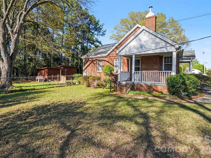 198 Glenwood Drive, Rock Hill, SC 29732.  MLS# CAR4358190, YatesRealty ID 8641. 