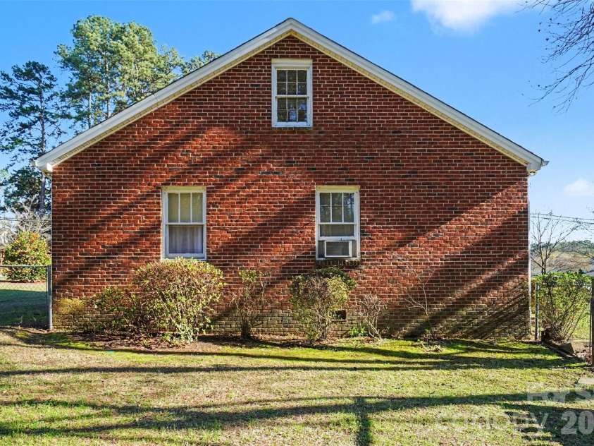 198 Glenwood Drive, Rock Hill, SC 29732.  MLS# CAR4358190, YatesRealty ID 8641. 