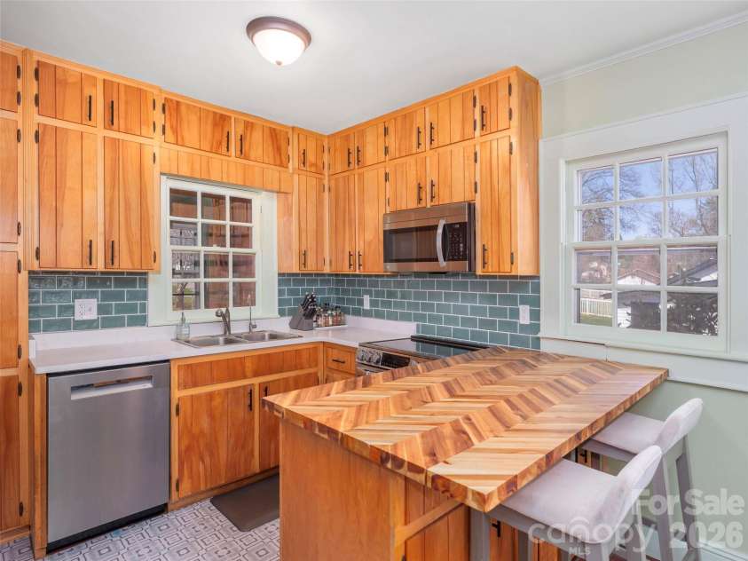20 Zemery Lane, Waynesville, NC 28786.  MLS# CAR4359069, YatesRealty ID 8645. 