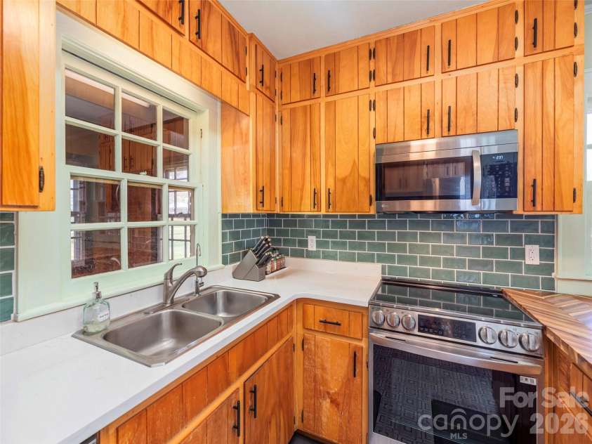 20 Zemery Lane, Waynesville, NC 28786.  MLS# CAR4359069, YatesRealty ID 8645. 